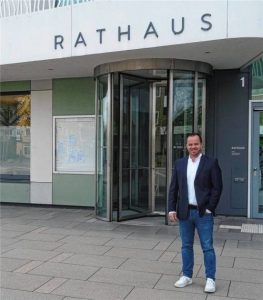 Mehr über den Artikel erfahren Vom Ordnungsamtsleiter zum Rathauschef  – Mangfallbote 25.04.26